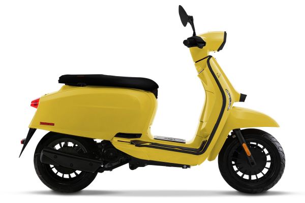 lambretta-yellow2958DF47-F55F-2ECB-4CCD-28761AD04467.jpg